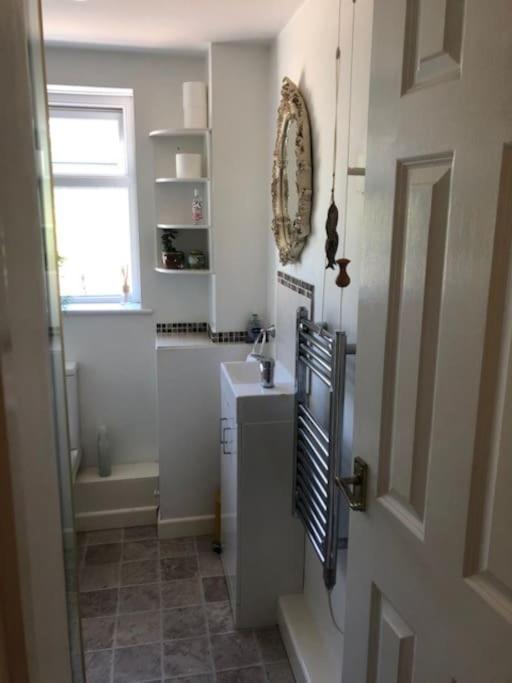 Light Airy Comfy Small Double With En-suite Appartement