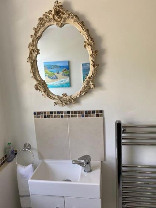 Light Airy Comfy Small Double With En-suite Appartement Falmouth