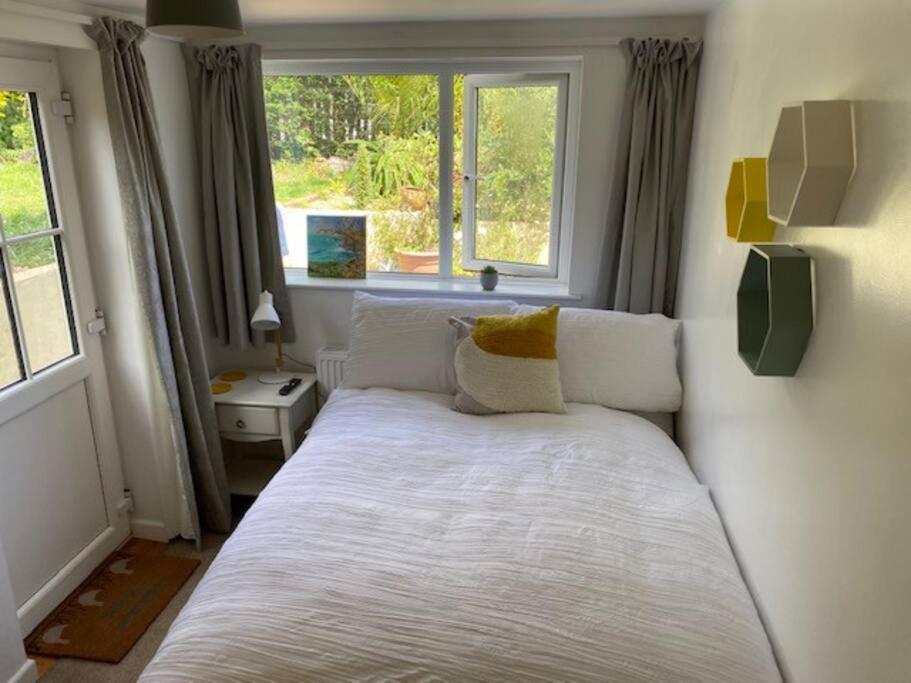 Light Airy Comfy Small Double With En-suite Falmouth