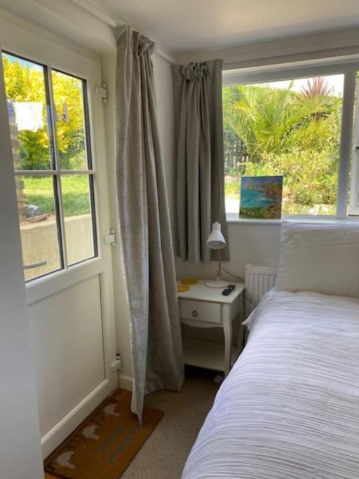 Light Airy Comfy Small Double With En-suite Falmouth